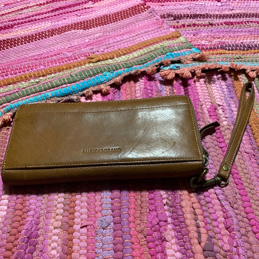 Lucky Brand leather wallet great used condition